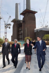 Nella foto, la Principessa Anna con i responsabili degli azionisti malesi di Battersea Power Statation : Dato Jauhari, (Chairman of Battersea Power Station Development Company), Mr Kow , e Rob Tincknell, CEO of Battersea Power Station.