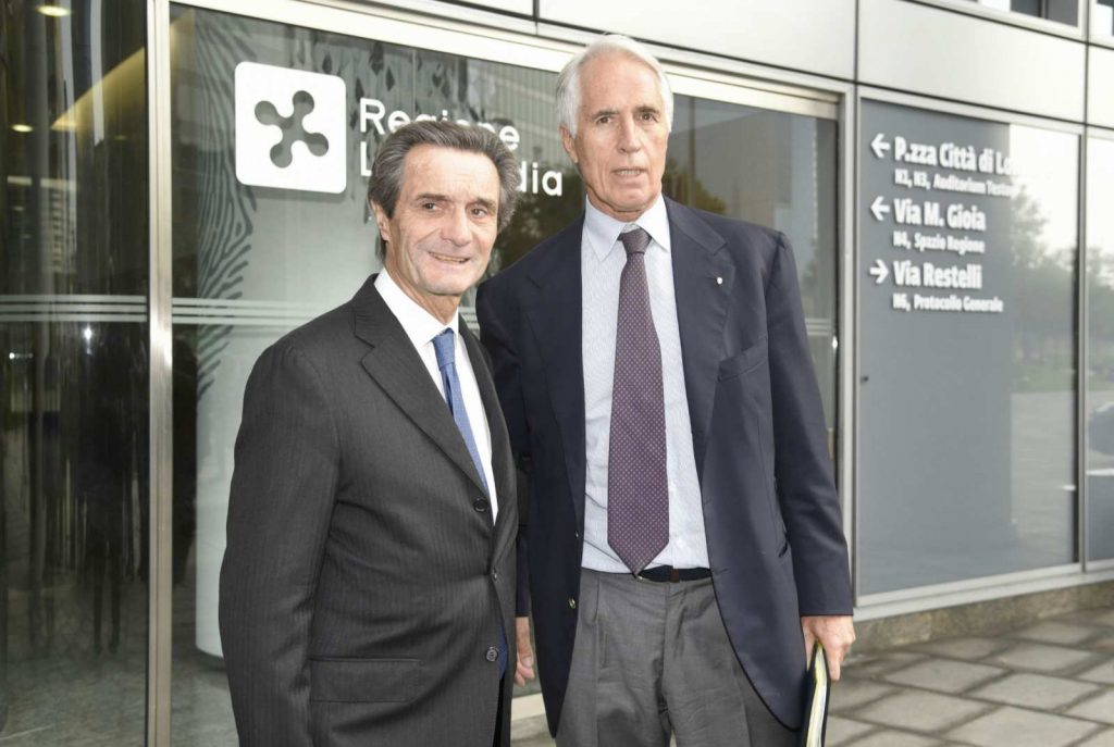 Il presidente della Regione Lombardia Attilio Fontana , a  sinistra, con il Presidente del CONI Giovanni Malago'